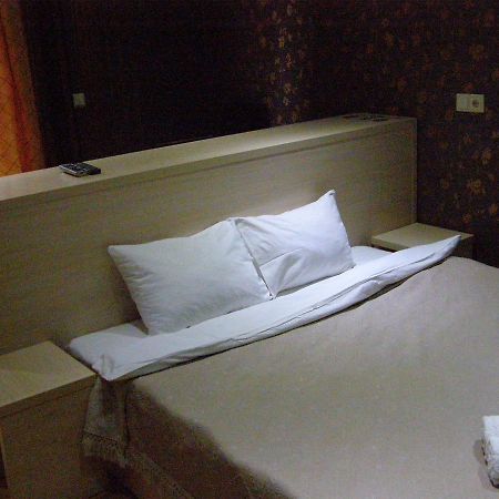 Hotel Sadok Kiew Exterior foto